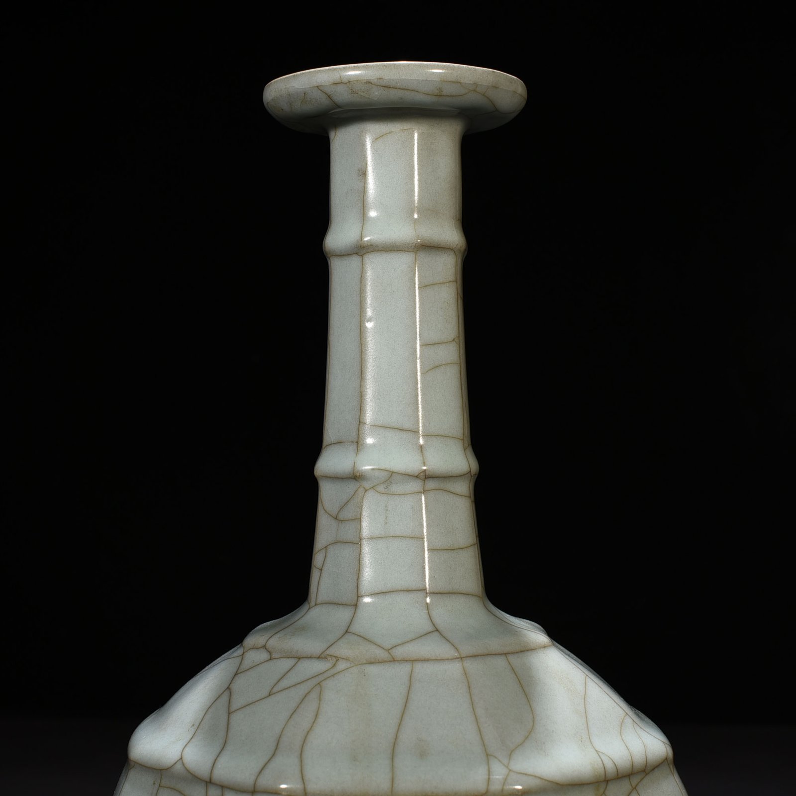 Song Dynasty official kiln dazzling pattern eight-sided plate mouth bottle