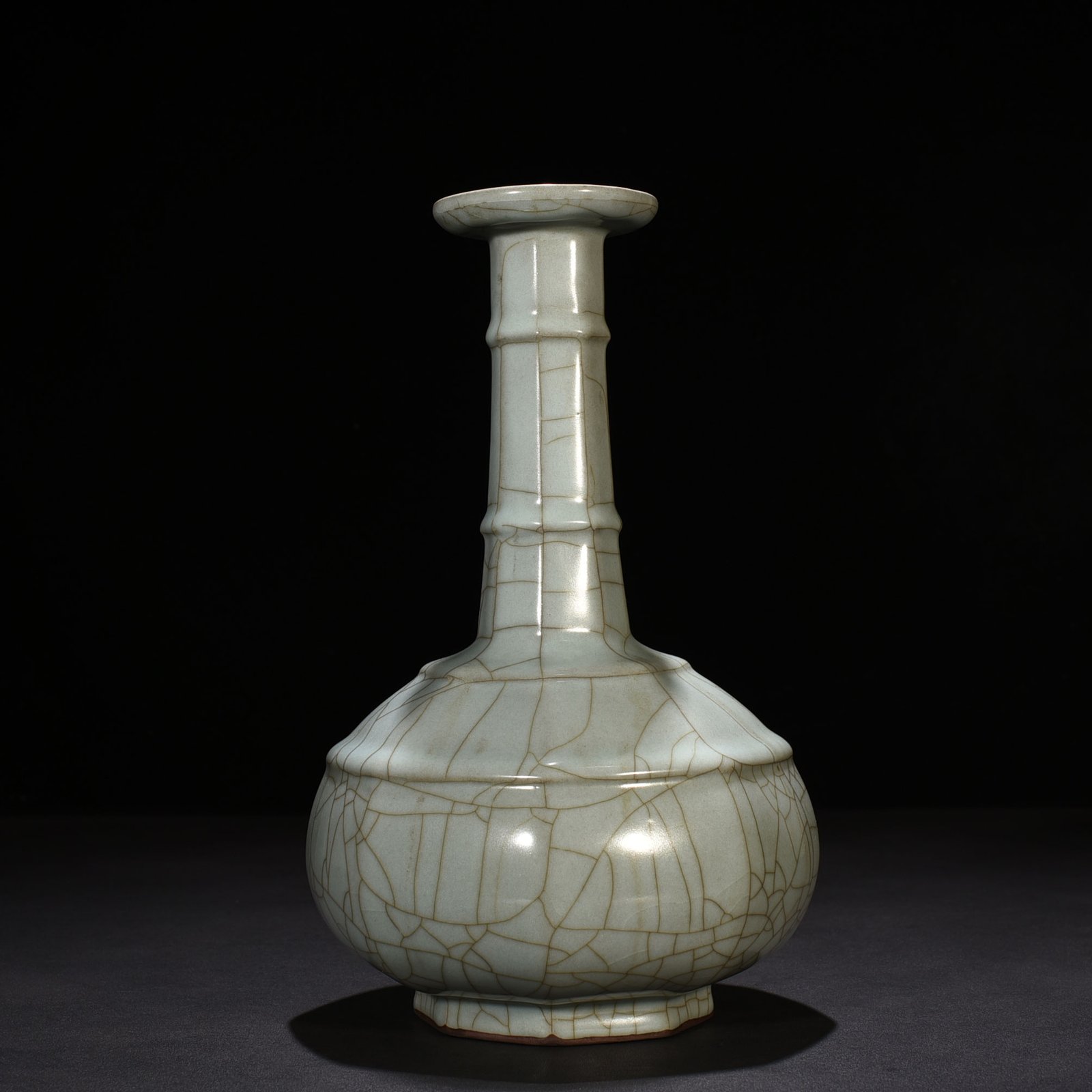Song Dynasty official kiln dazzling pattern eight-sided plate mouth bottle