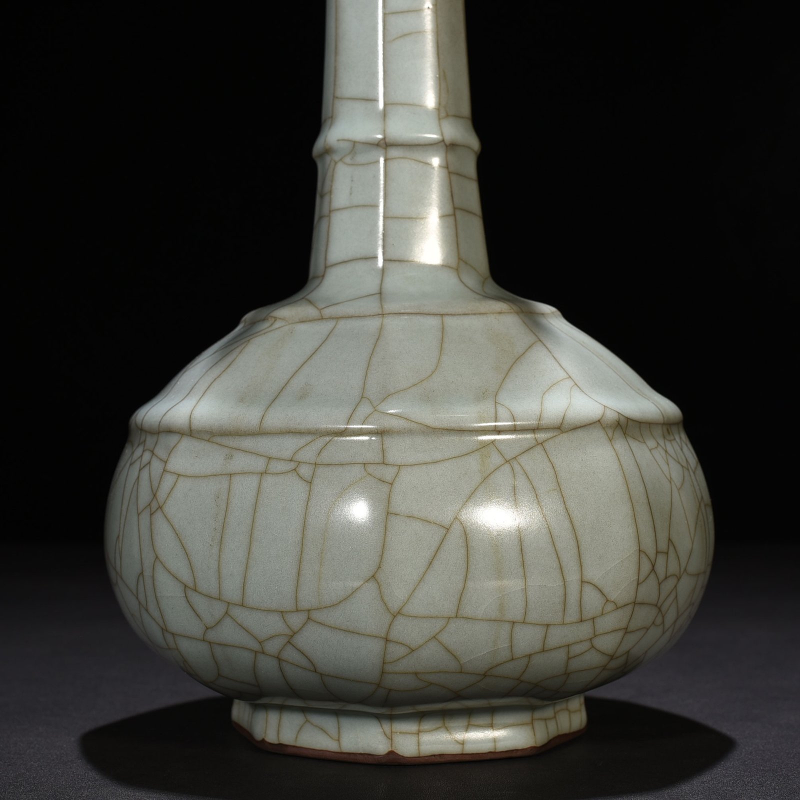 Song Dynasty official kiln dazzling pattern eight-sided plate mouth bottle