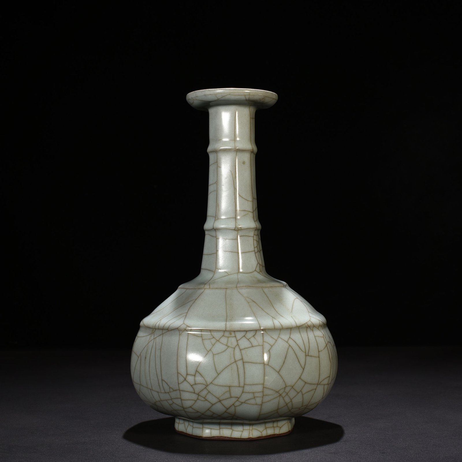 Song Dynasty official kiln dazzling pattern eight-sided plate mouth bottle