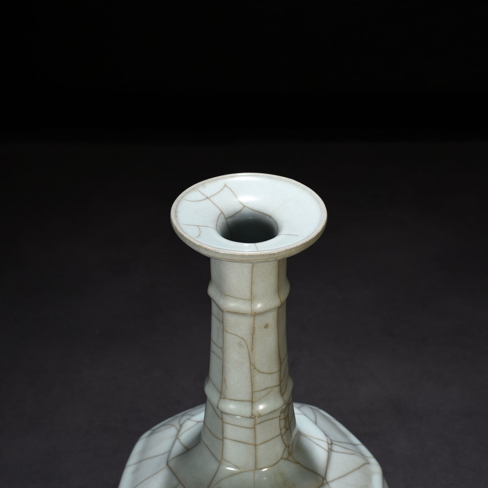 Song Dynasty official kiln dazzling pattern eight-sided plate mouth bottle
