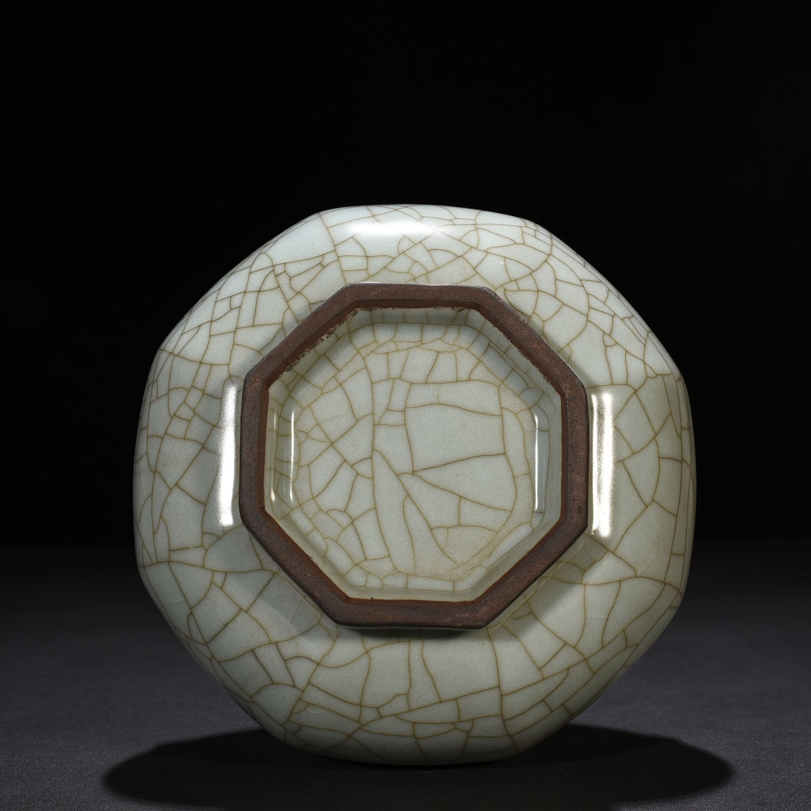 Song Dynasty official kiln dazzling pattern eight-sided plate mouth bottle