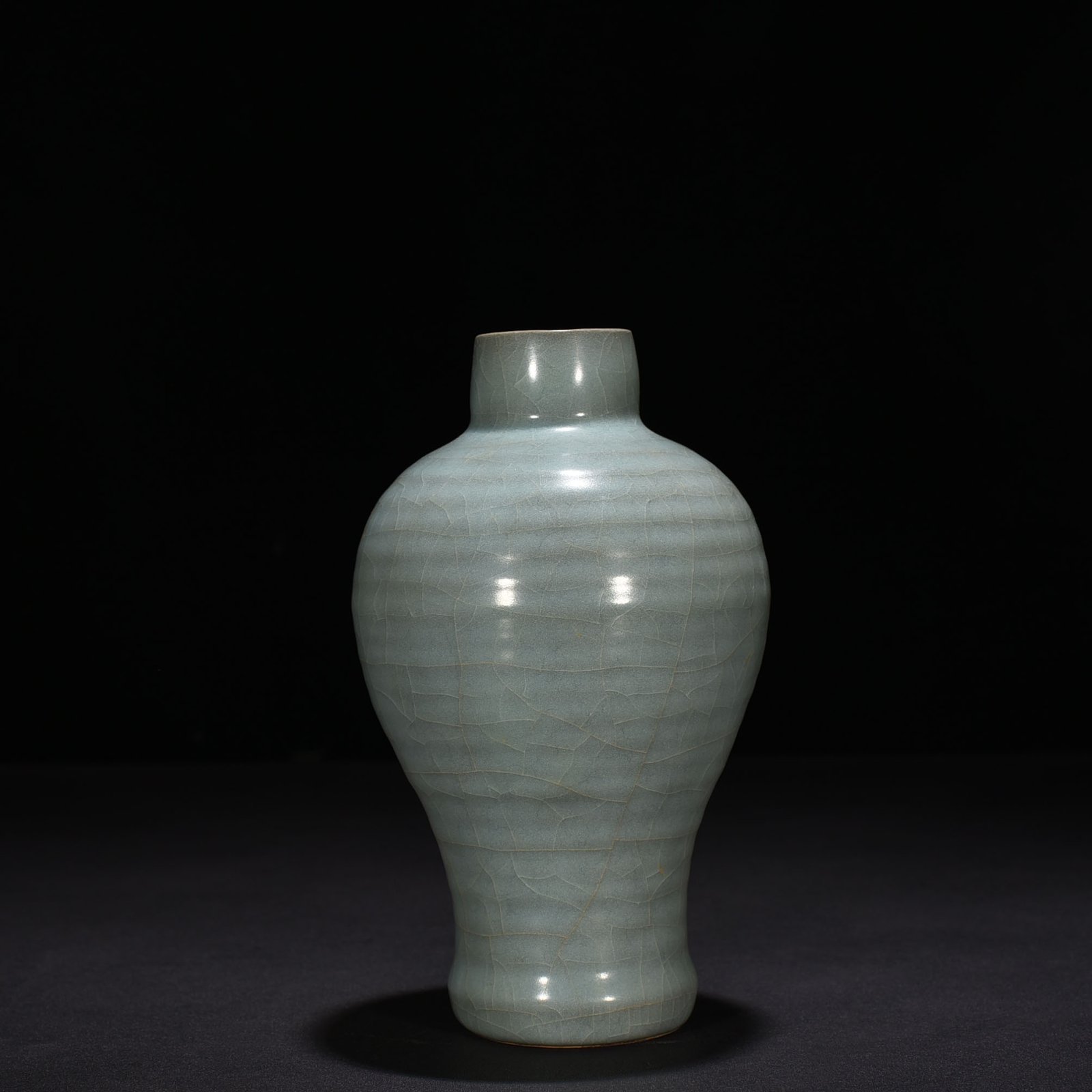 Song Dynasty official kiln dazzling pattern plum vase