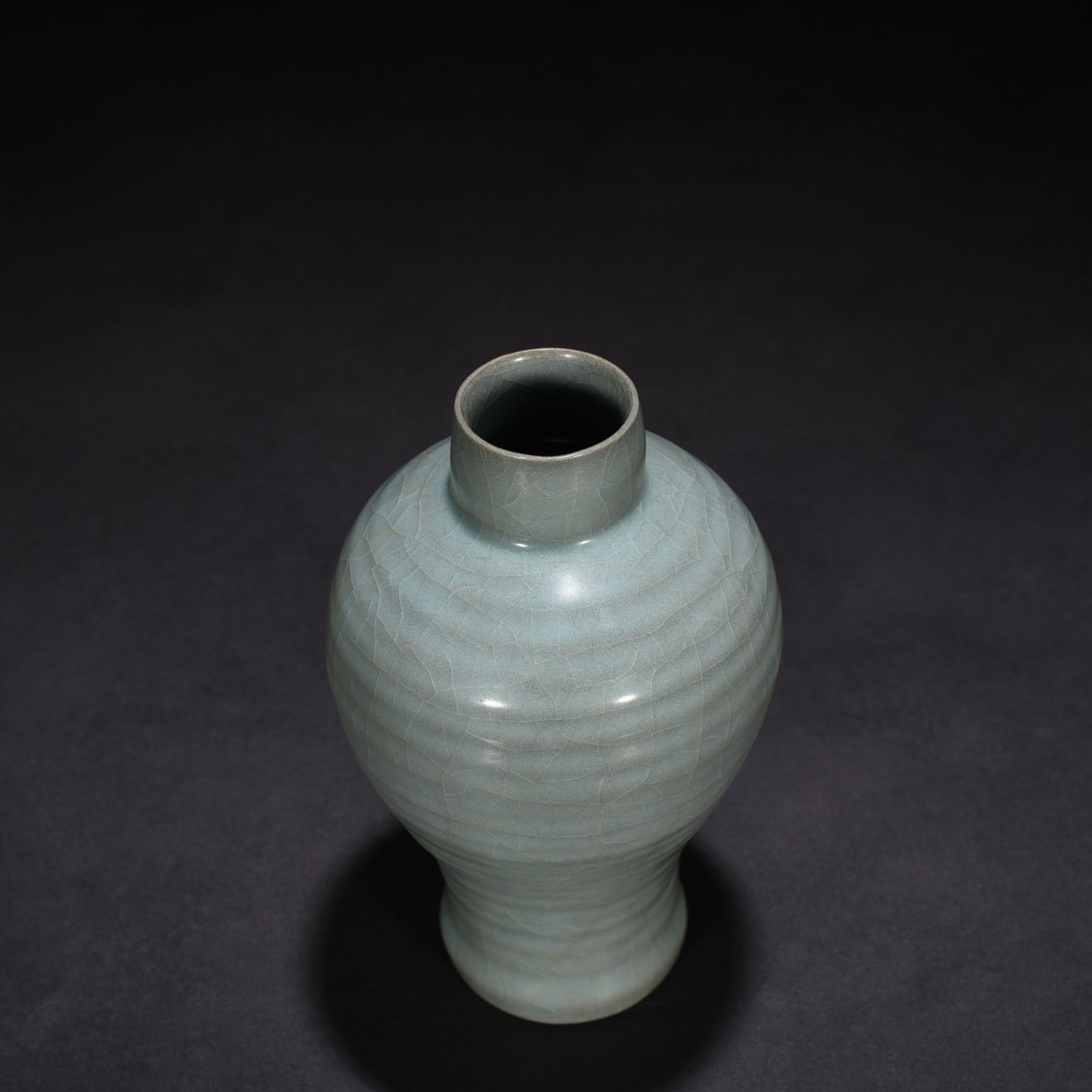 Song Dynasty official kiln dazzling pattern plum vase