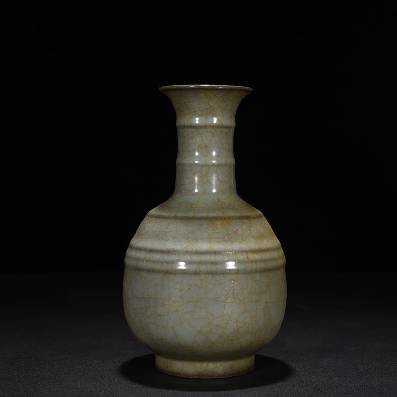 Song Dynasty official kiln dazzling pattern vase