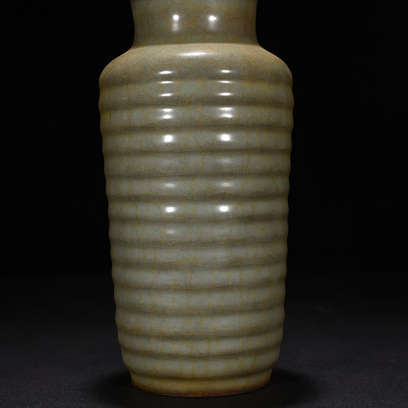 Song Dynasty official kiln dazzling pattern vase