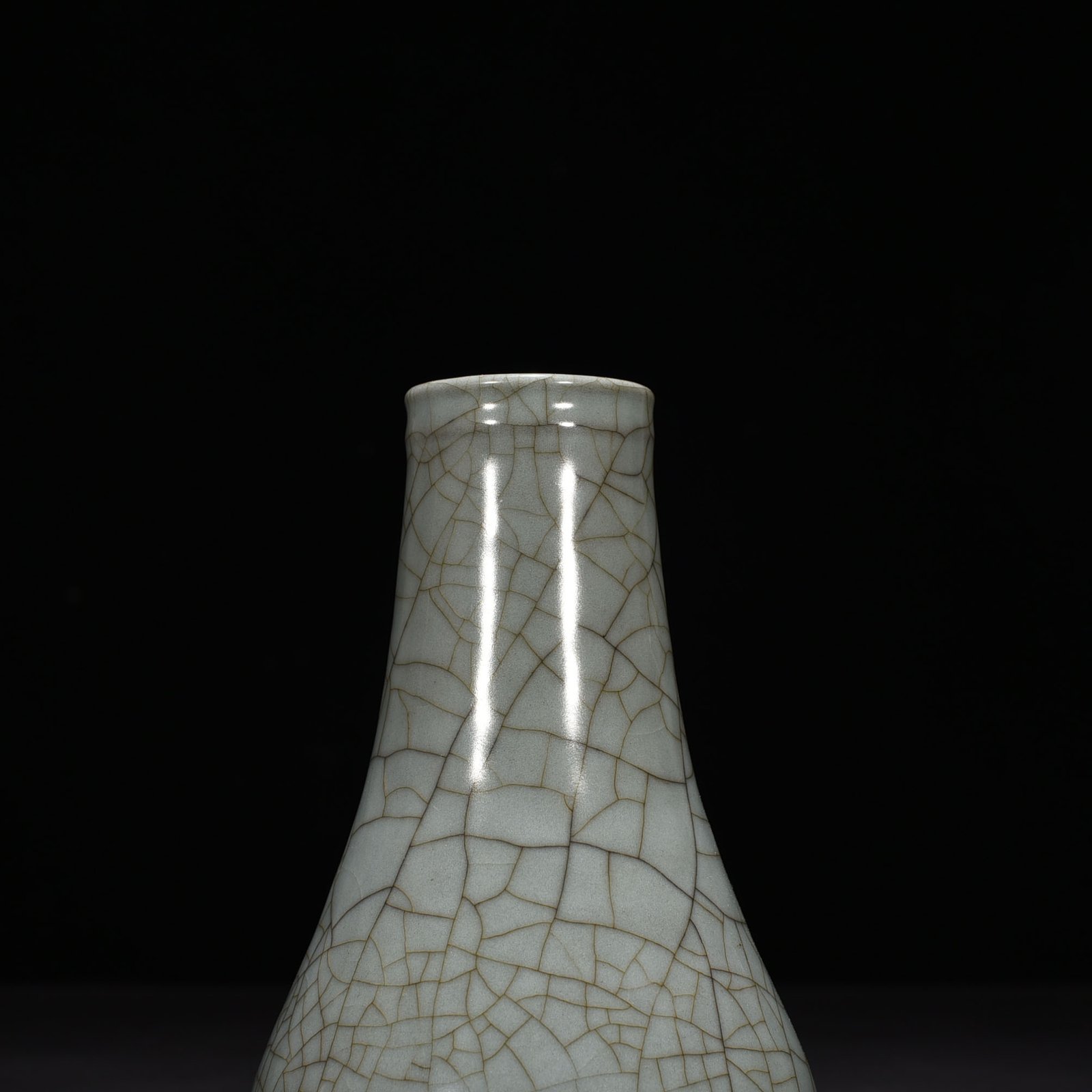 Song Dynasty official kiln dazzling pattern bottle