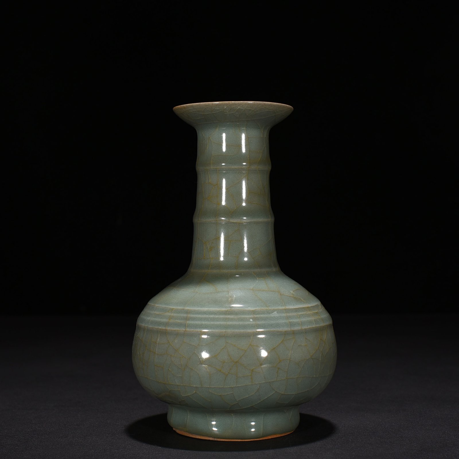 Song Dynasty official kiln dazzling pattern plate mouth bottle