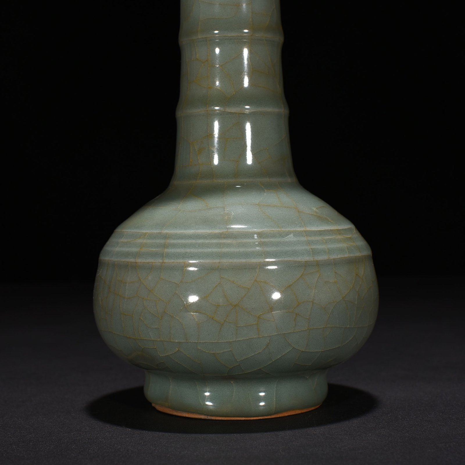 Song Dynasty official kiln dazzling pattern plate mouth bottle
