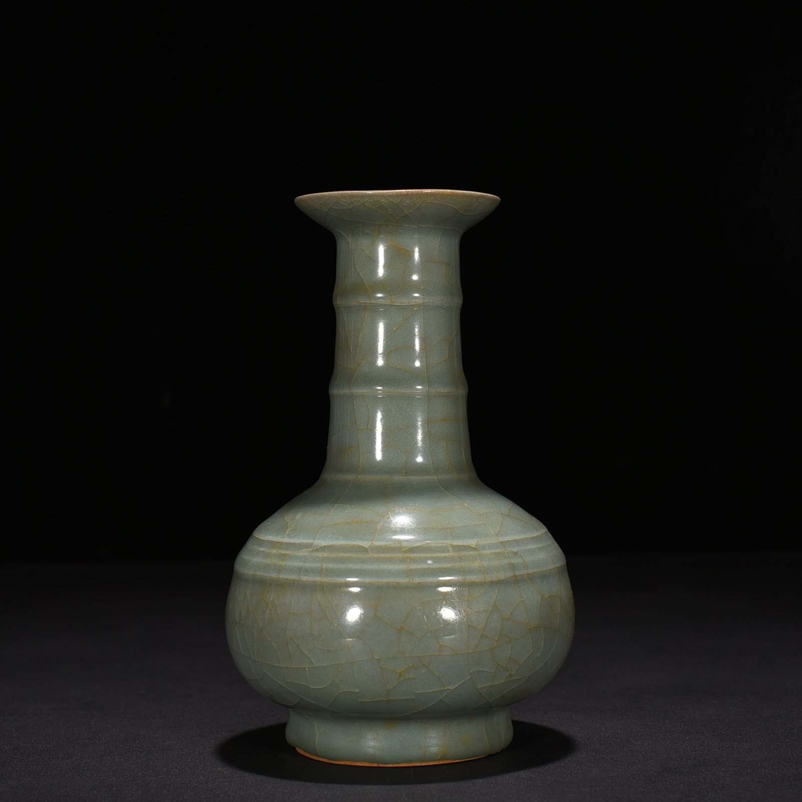 Song Dynasty official kiln dazzling pattern plate mouth bottle