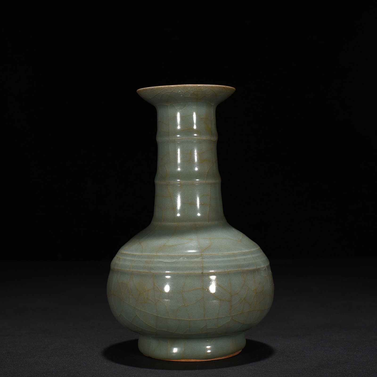 Song Dynasty official kiln dazzling pattern plate mouth bottle
