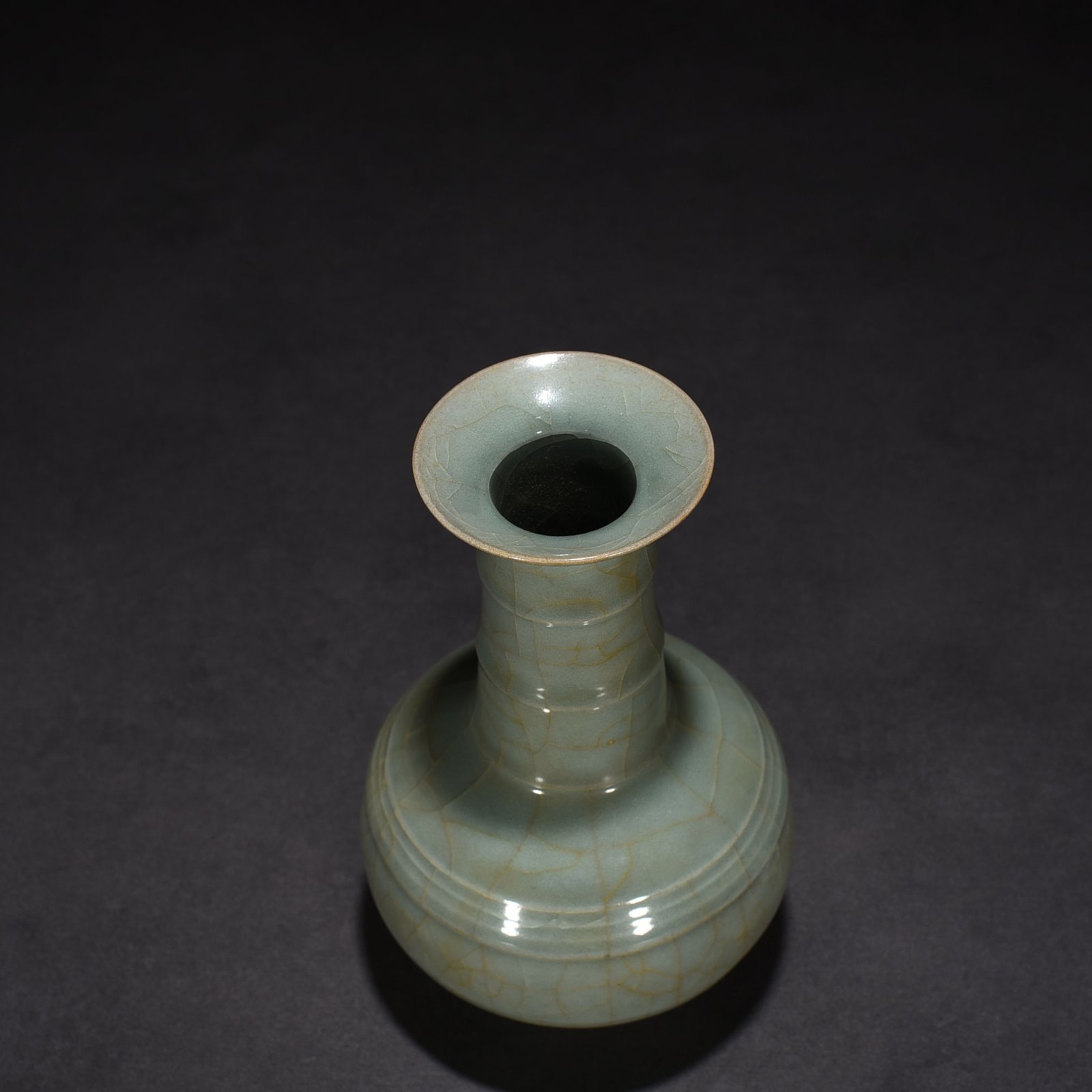 Song Dynasty official kiln dazzling pattern plate mouth bottle