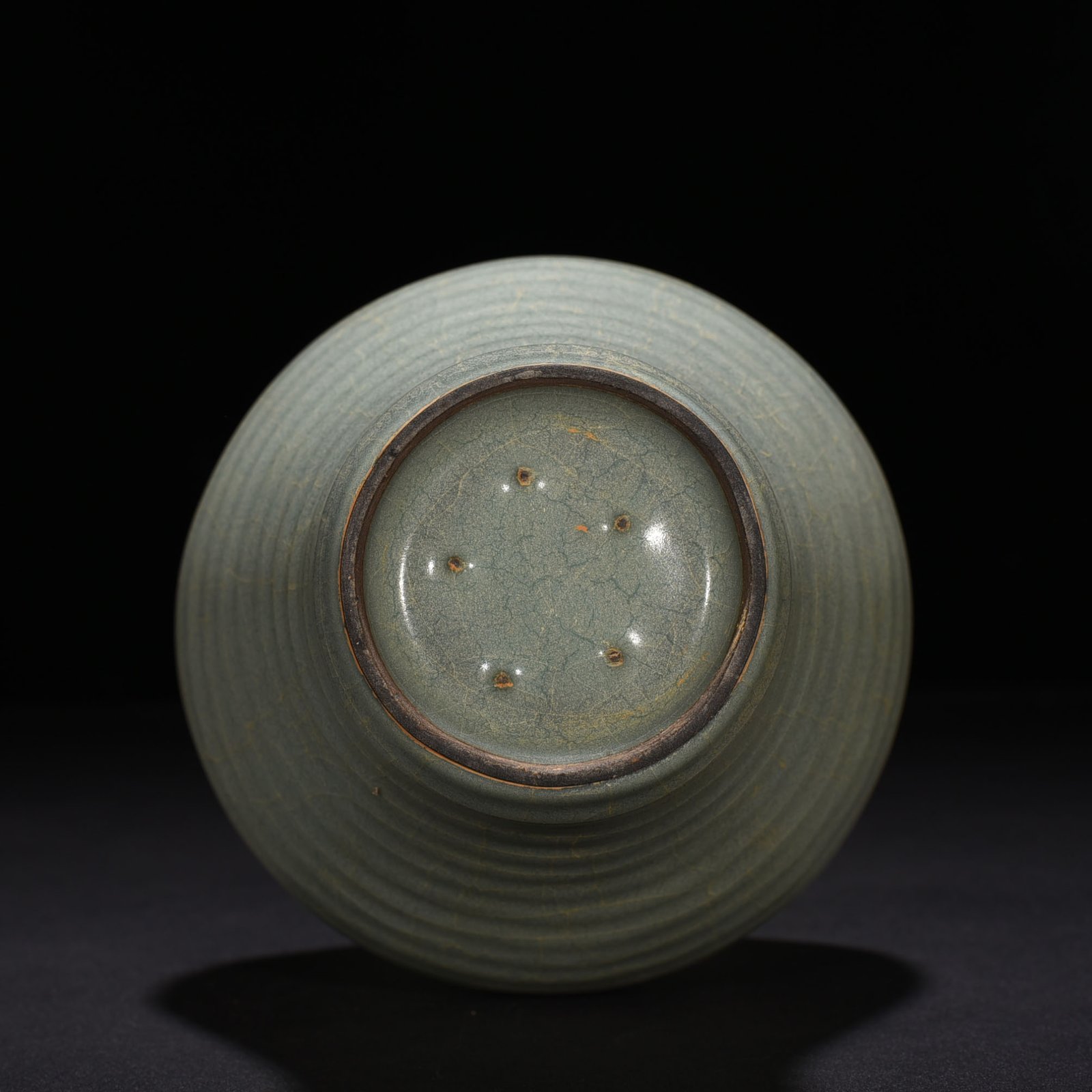 Song Dynasty Guan kiln dazzling pattern plate mouth bottle