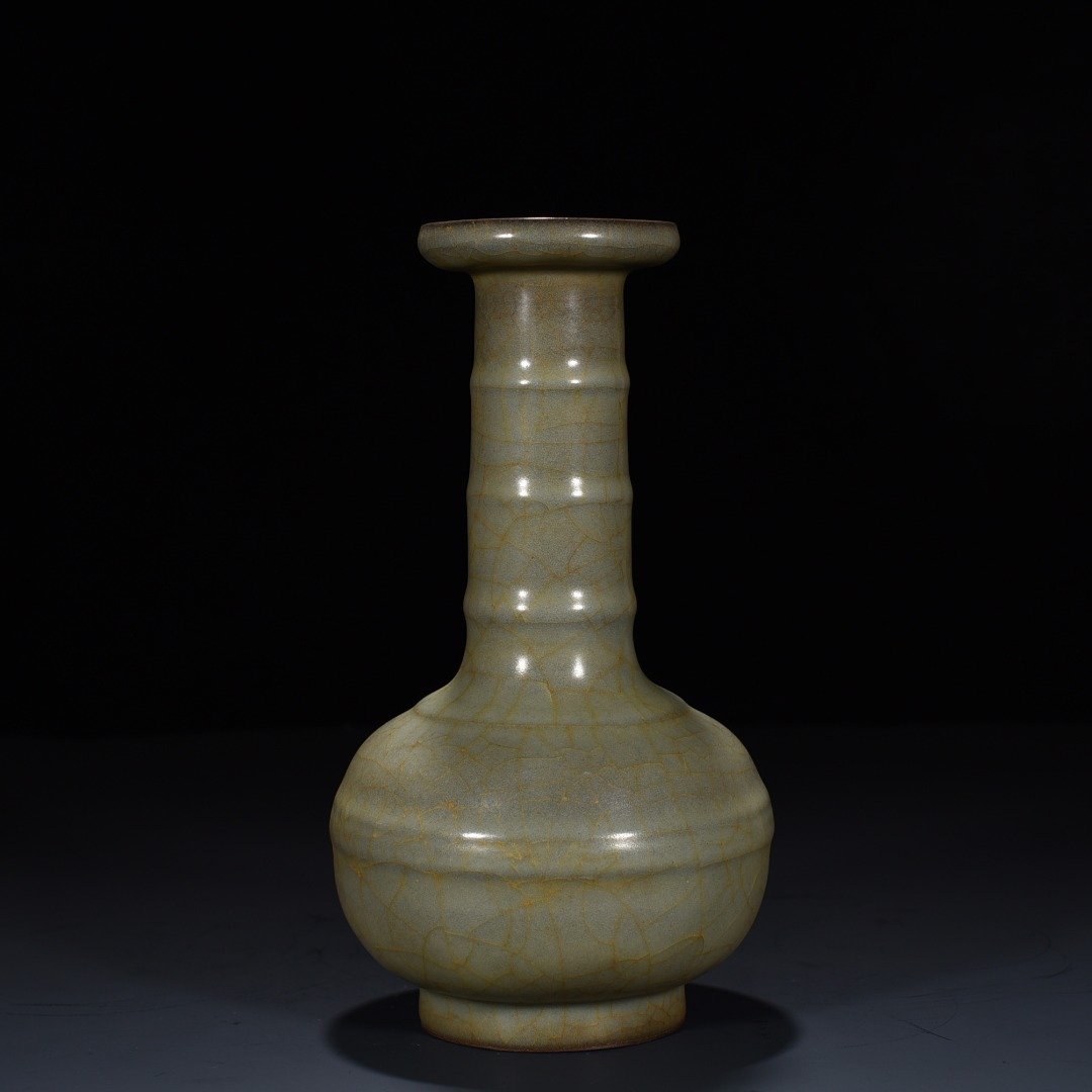 Song Dynasty official kiln dazzling pattern plate mouth bottle