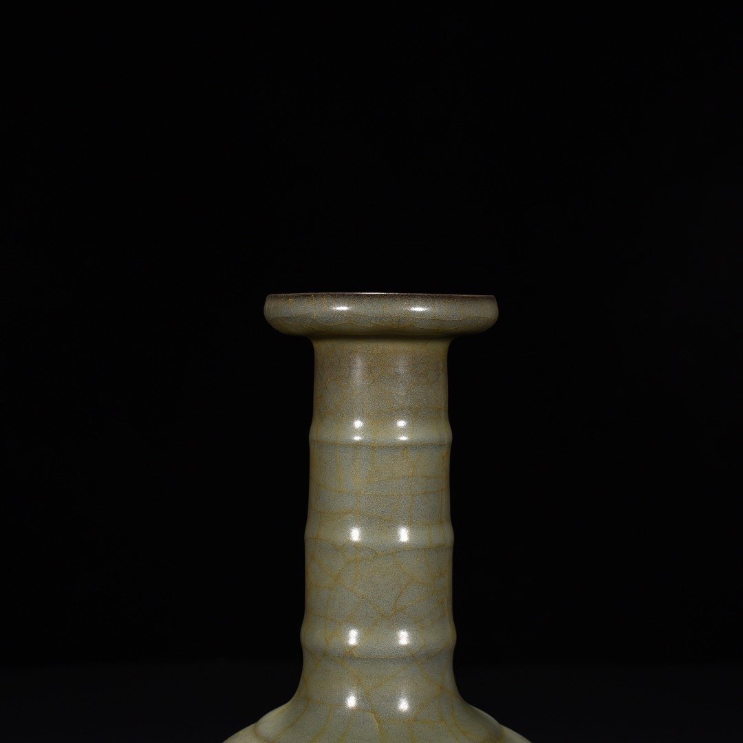 Song Dynasty official kiln dazzling pattern plate mouth bottle