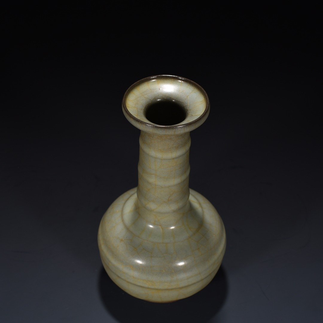 Song Dynasty official kiln dazzling pattern plate mouth bottle