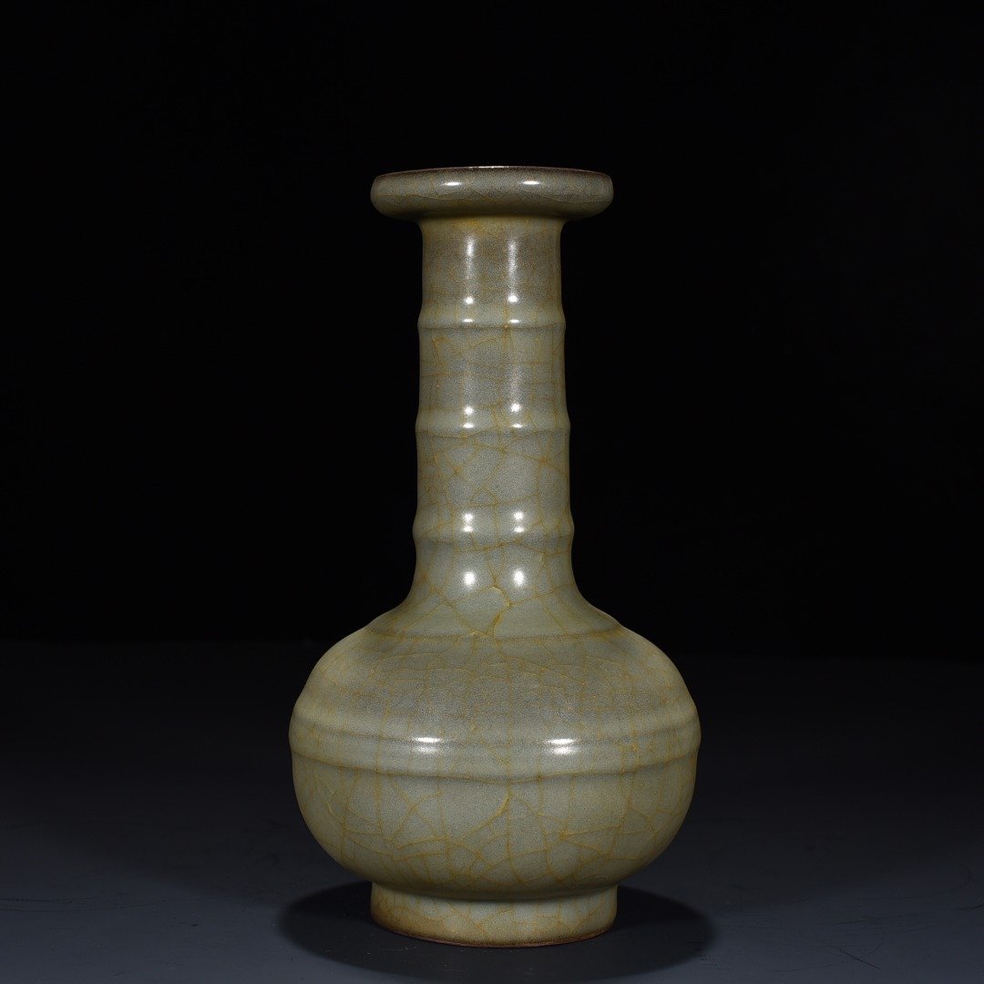 Song Dynasty official kiln dazzling pattern plate mouth bottle