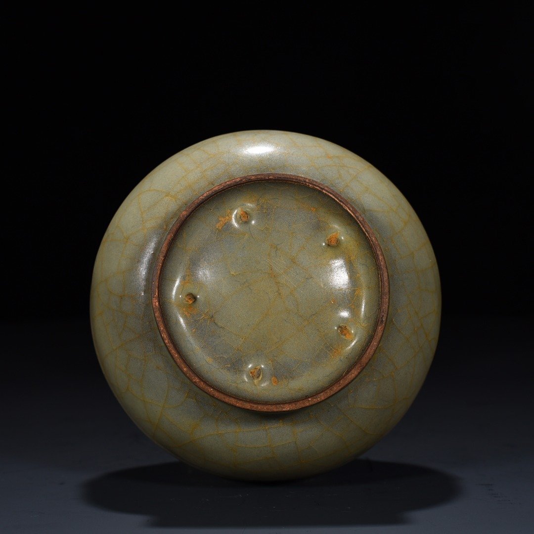 Song Dynasty official kiln dazzling pattern plate mouth bottle
