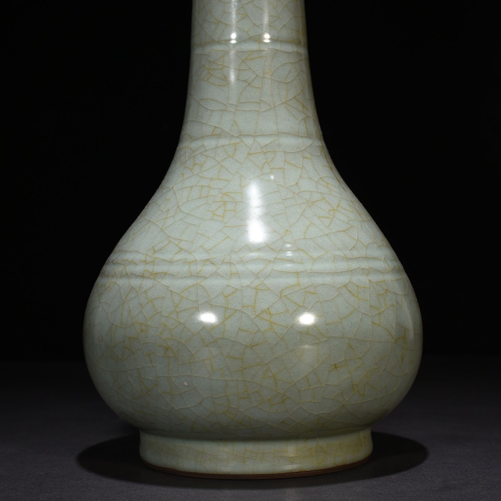 Song Dynasty official kiln dazzling pattern plate mouth bottle