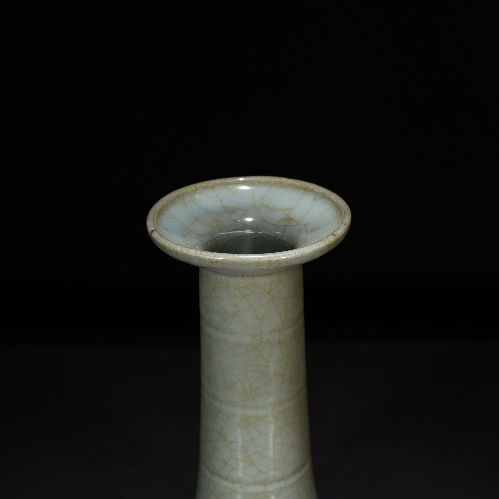 Song Dynasty official kiln dazzling pattern plate mouth bottle