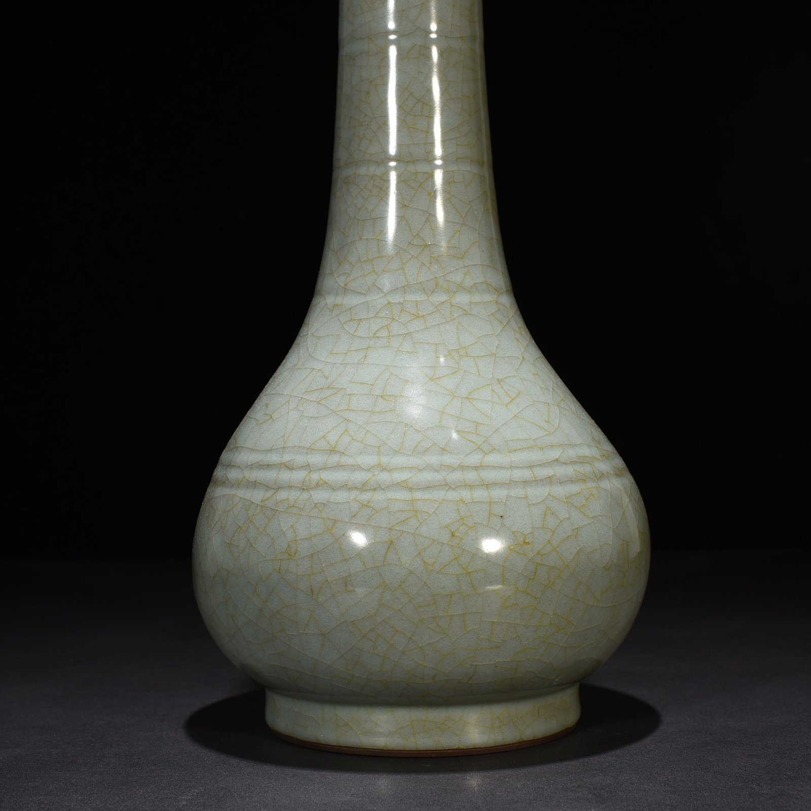 Song Dynasty official kiln dazzling pattern plate mouth bottle