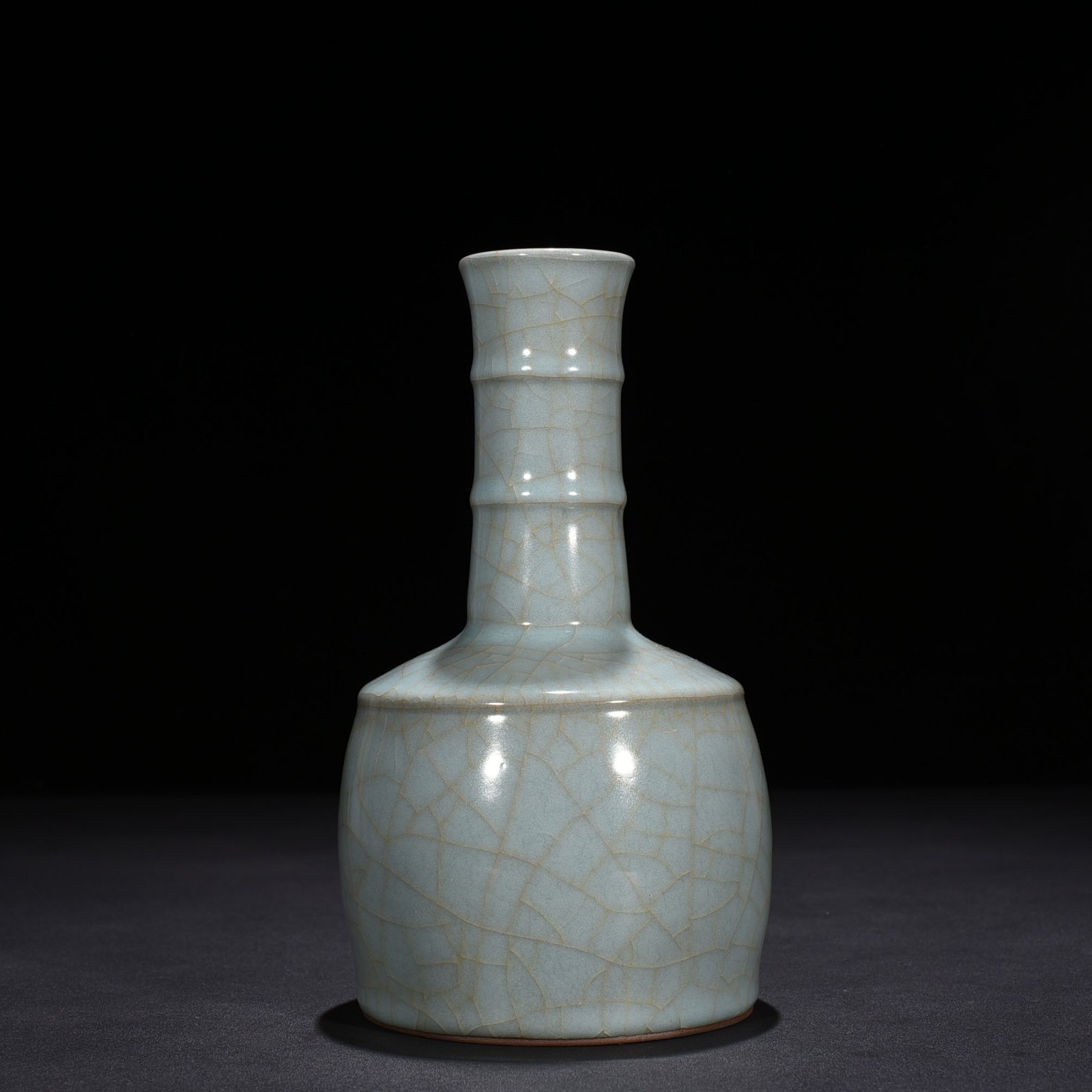 Song Dynasty official kiln dazzling pattern paper mallet bottle