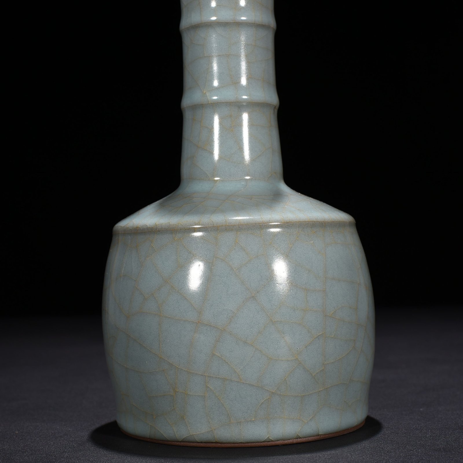 Song Dynasty official kiln dazzling pattern paper mallet bottle