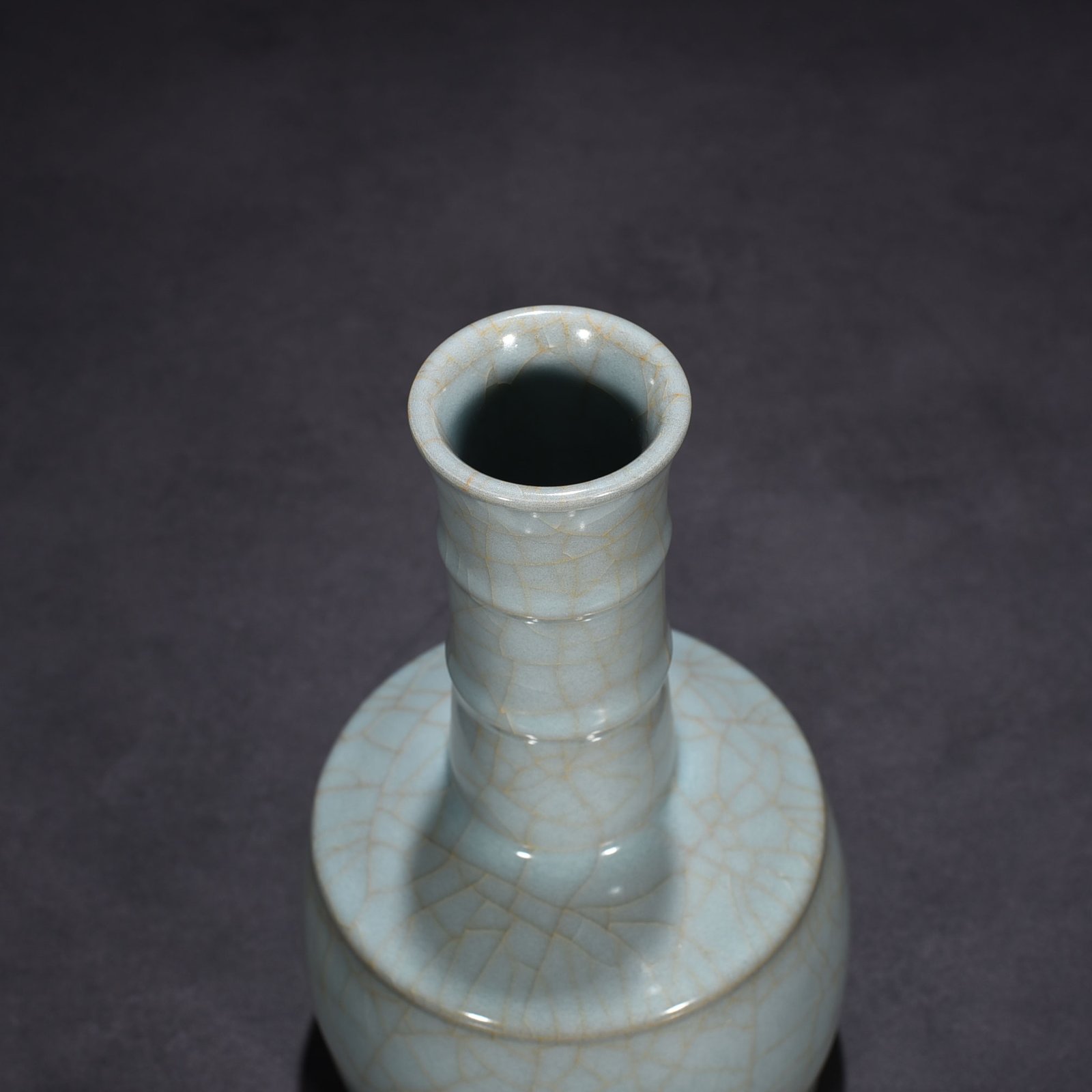 Song Dynasty official kiln dazzling pattern paper mallet bottle