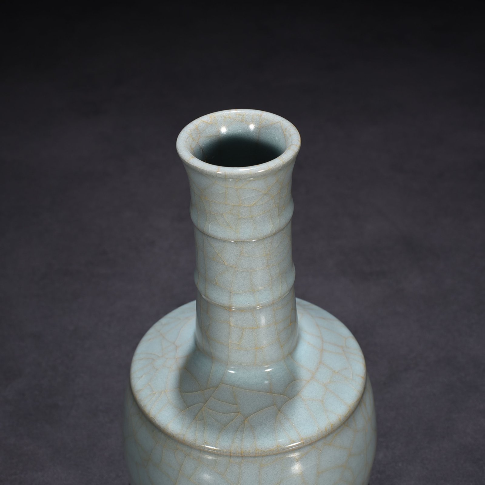Song Dynasty official kiln dazzling pattern paper mallet bottle