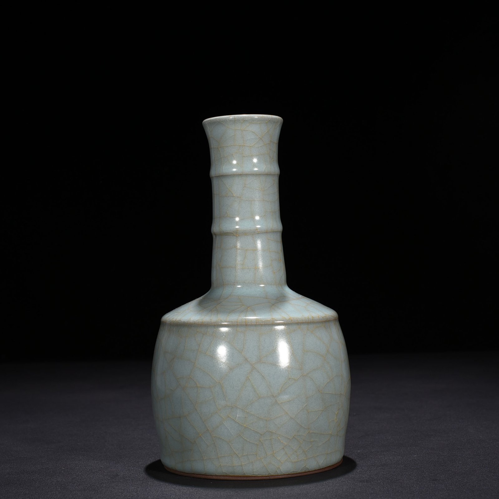 Song Dynasty official kiln dazzling pattern paper mallet bottle