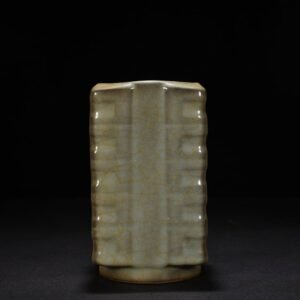 Song Dynasty Guan kiln Cong style vase