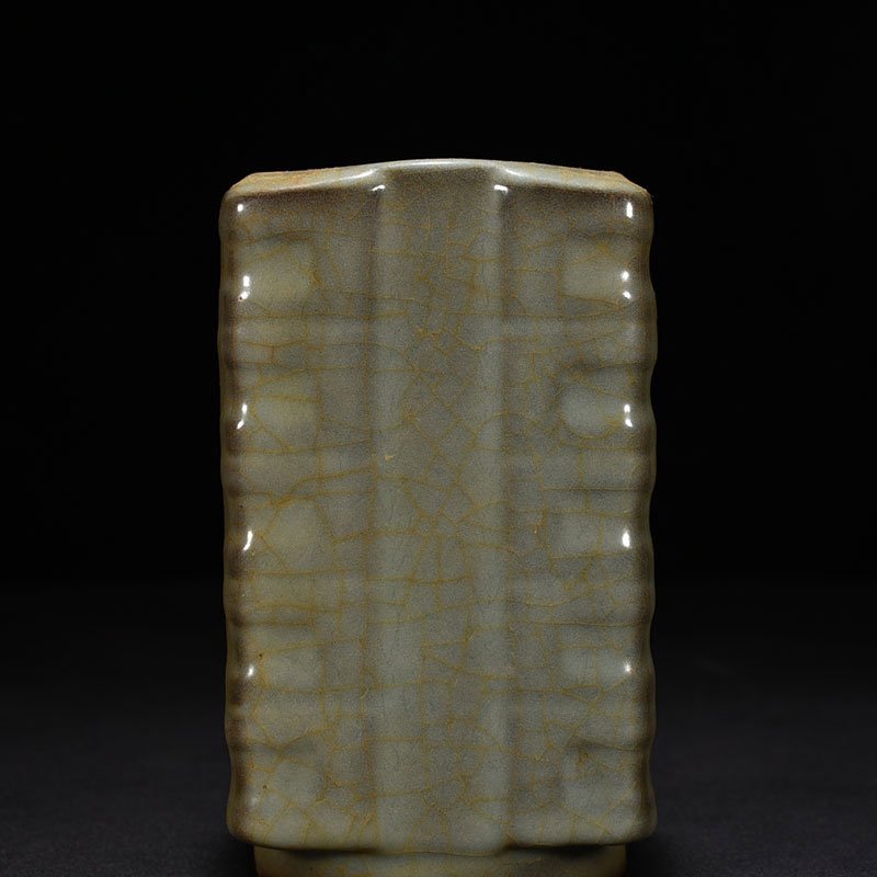 Song Dynasty Guan kiln Cong style vase