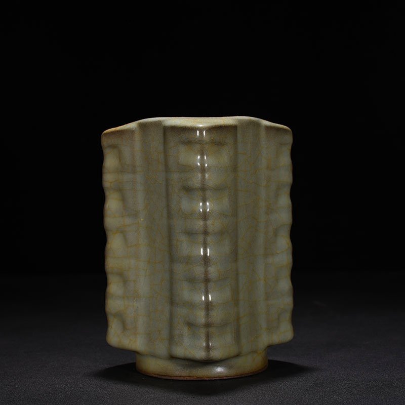 Song Dynasty Guan kiln Cong style vase