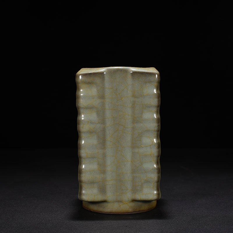 Song Dynasty Guan kiln Cong style vase