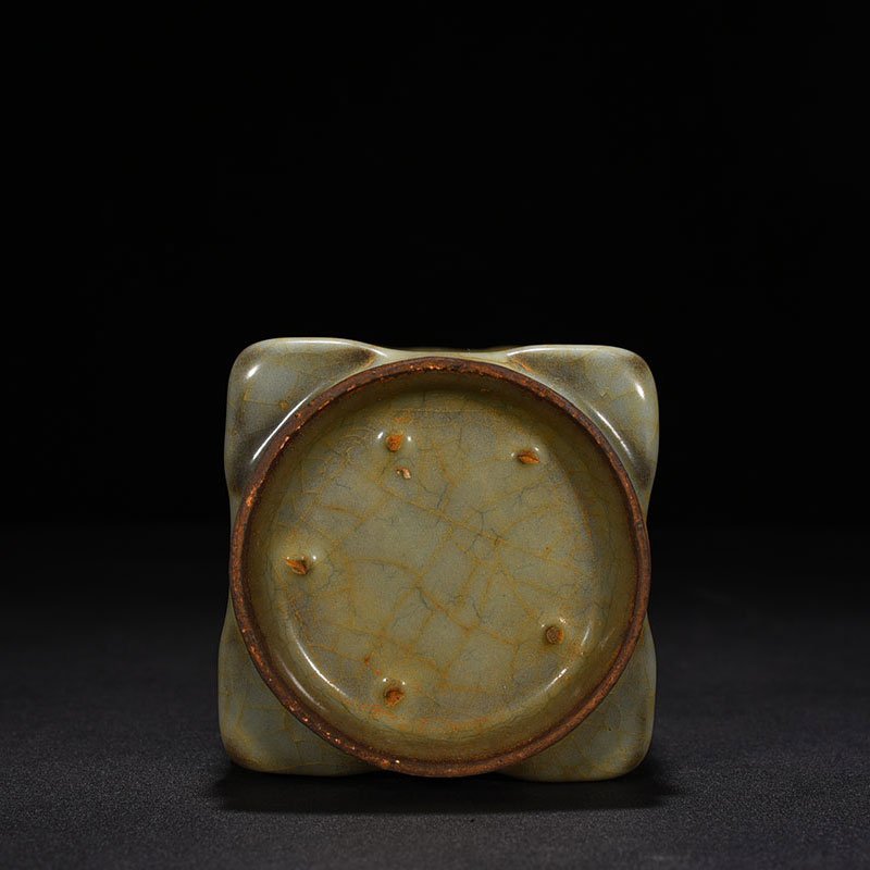 Song Dynasty Guan kiln Cong style vase