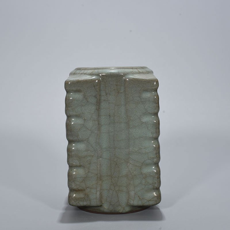 Song Dynasty Guan kiln Cong style vase