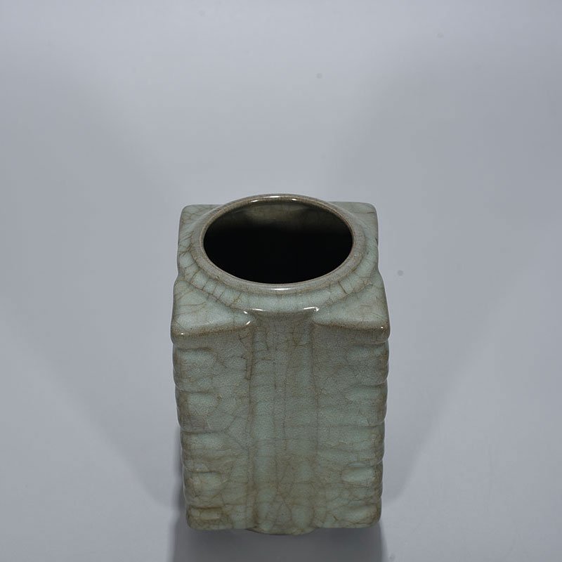 Song Dynasty Guan kiln Cong style vase