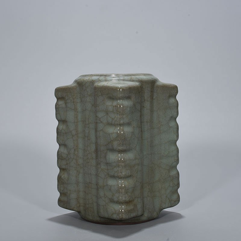 Song Dynasty Guan kiln Cong style vase