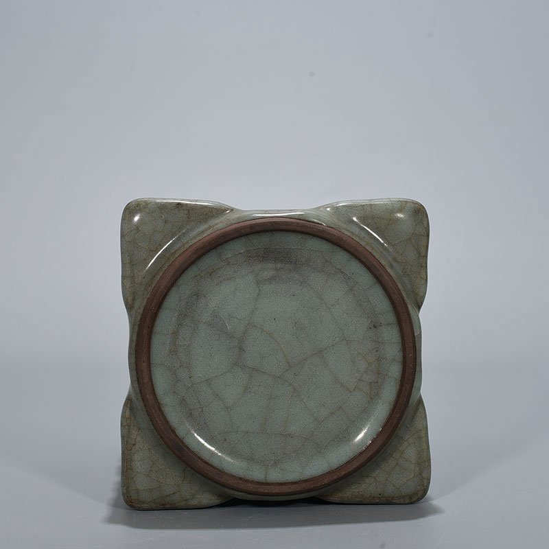 Song Dynasty Guan kiln Cong style vase