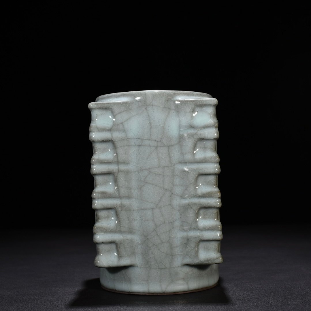 Song Dynasty Guan kiln Cong style vase