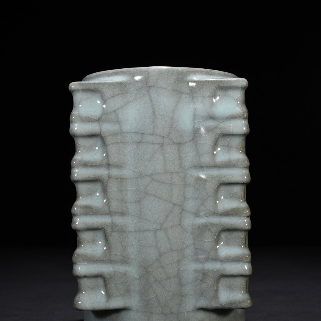 Song Dynasty Guan kiln Cong style vase
