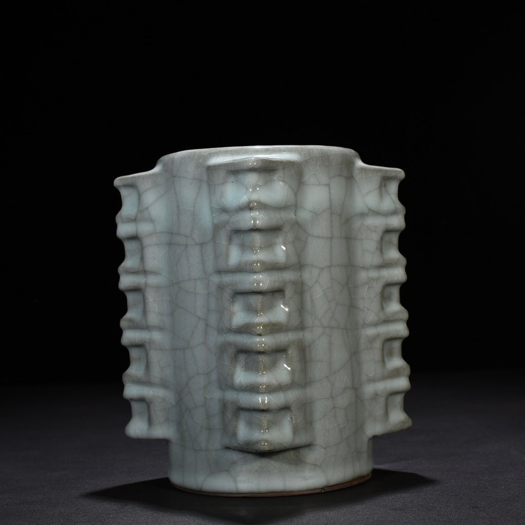 Song Dynasty Guan kiln Cong style vase
