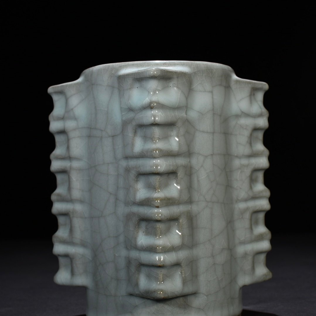 Song Dynasty Guan kiln Cong style vase
