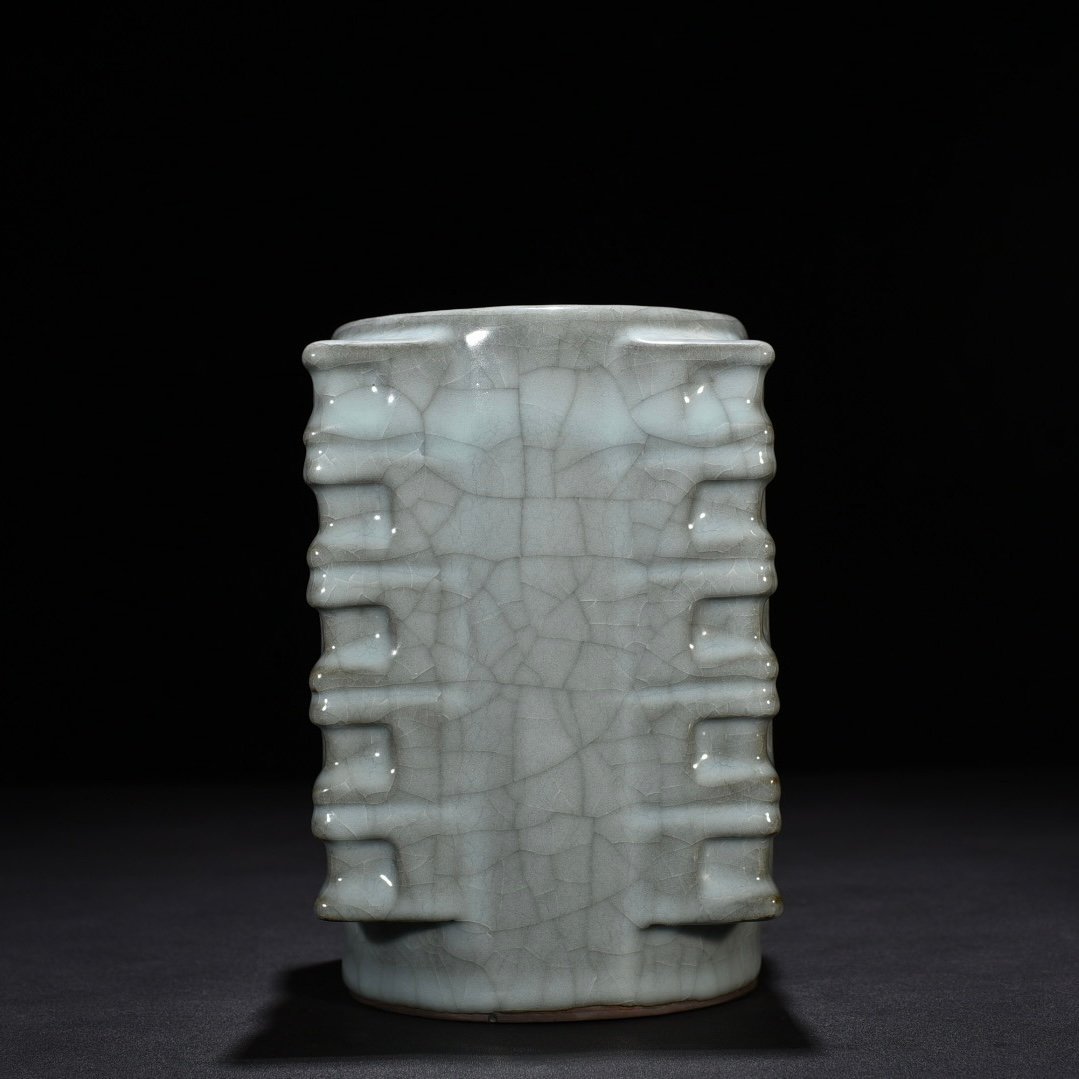 Song Dynasty Guan kiln Cong style vase