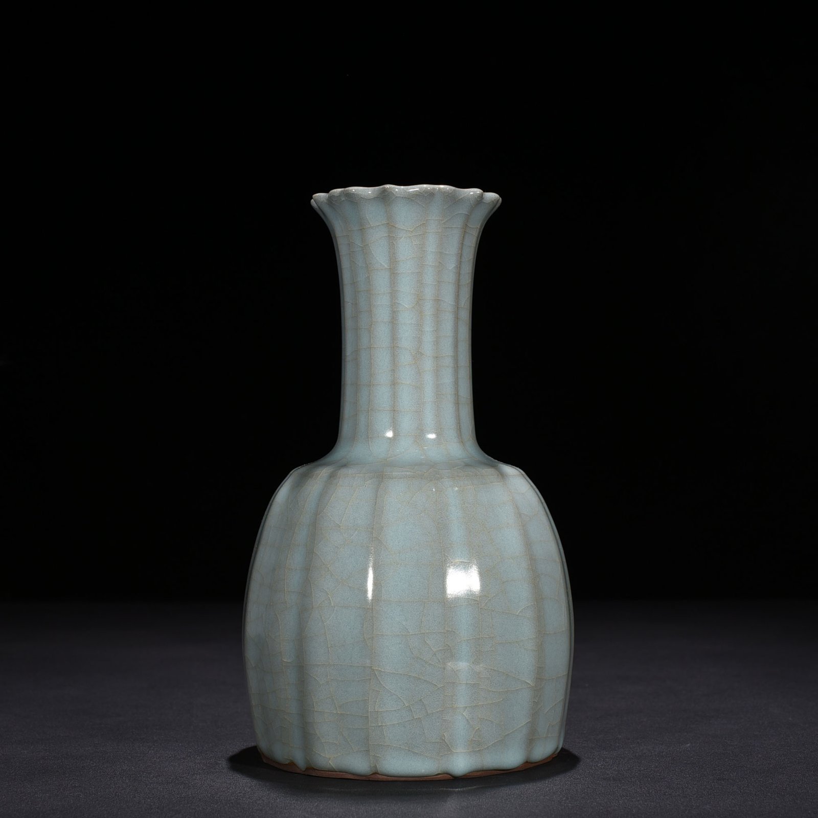 Song Dynasty Guan Kiln Gualeng Rattle Vase
