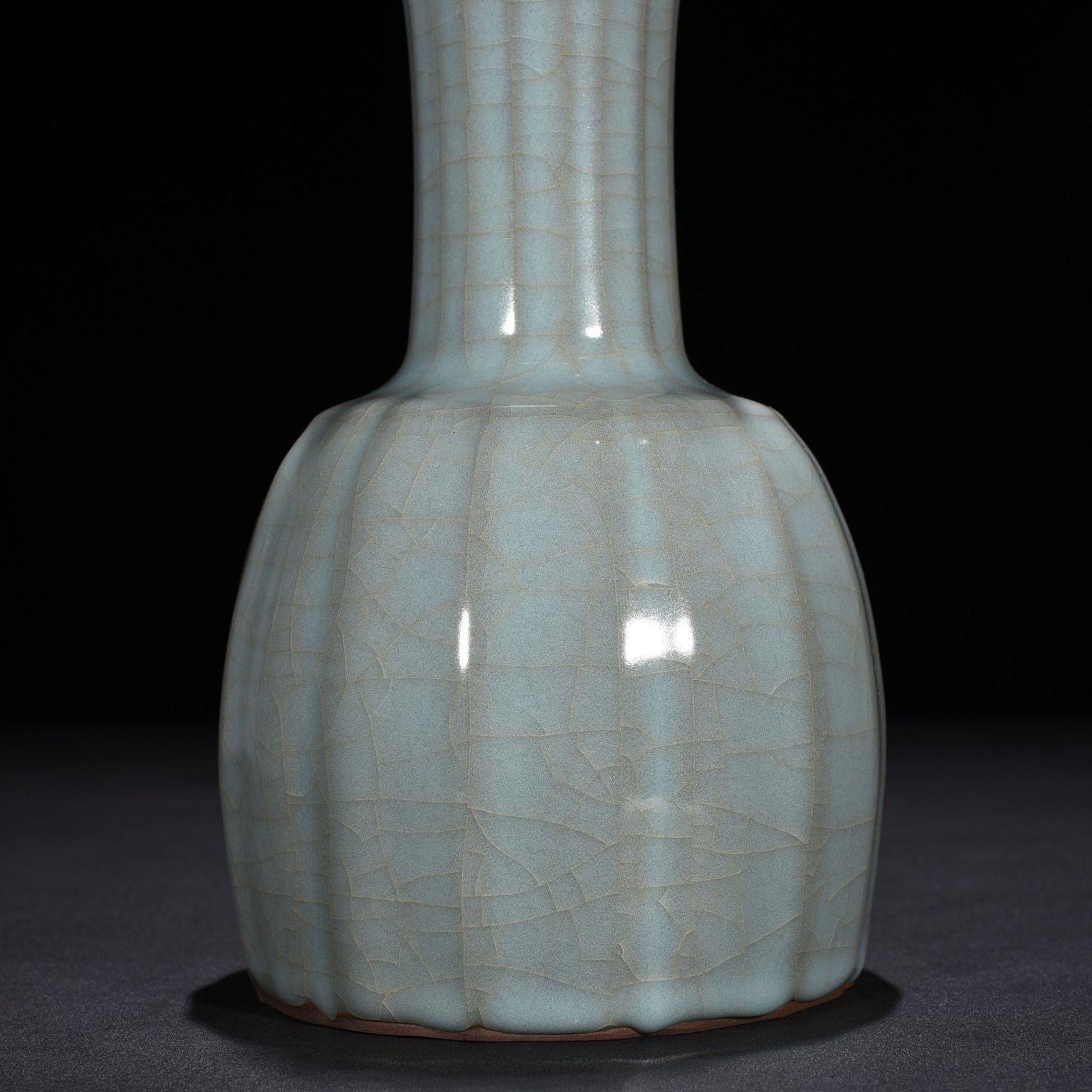 Song Dynasty Guan Kiln Gualeng Rattle Vase