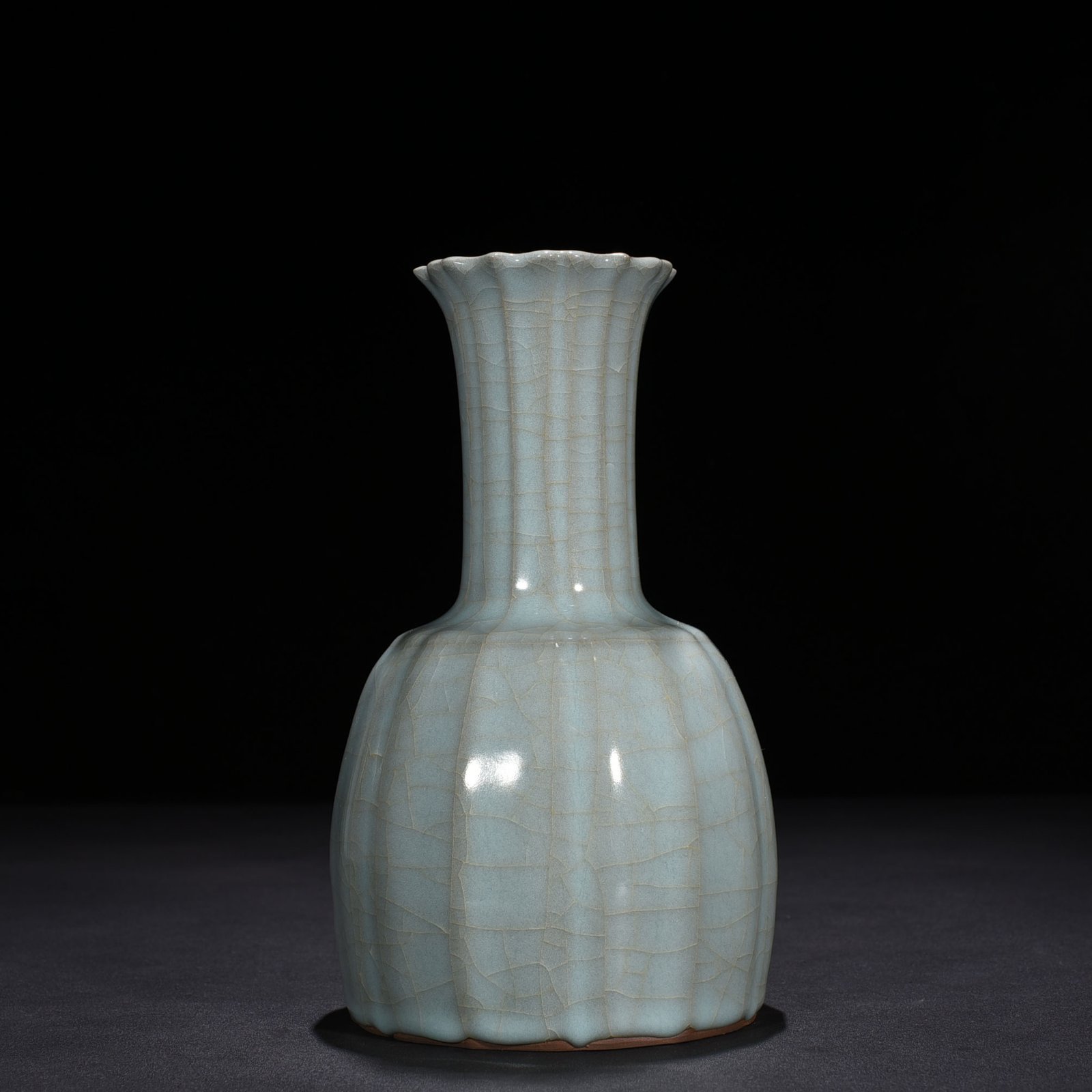 Song Dynasty Guan Kiln Gualeng Rattle Vase
