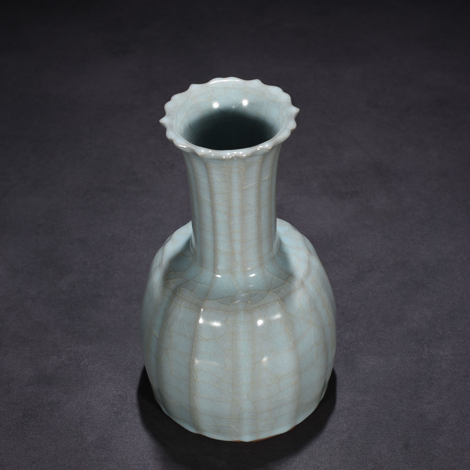Song Dynasty Guan Kiln Gualeng Rattle Vase
