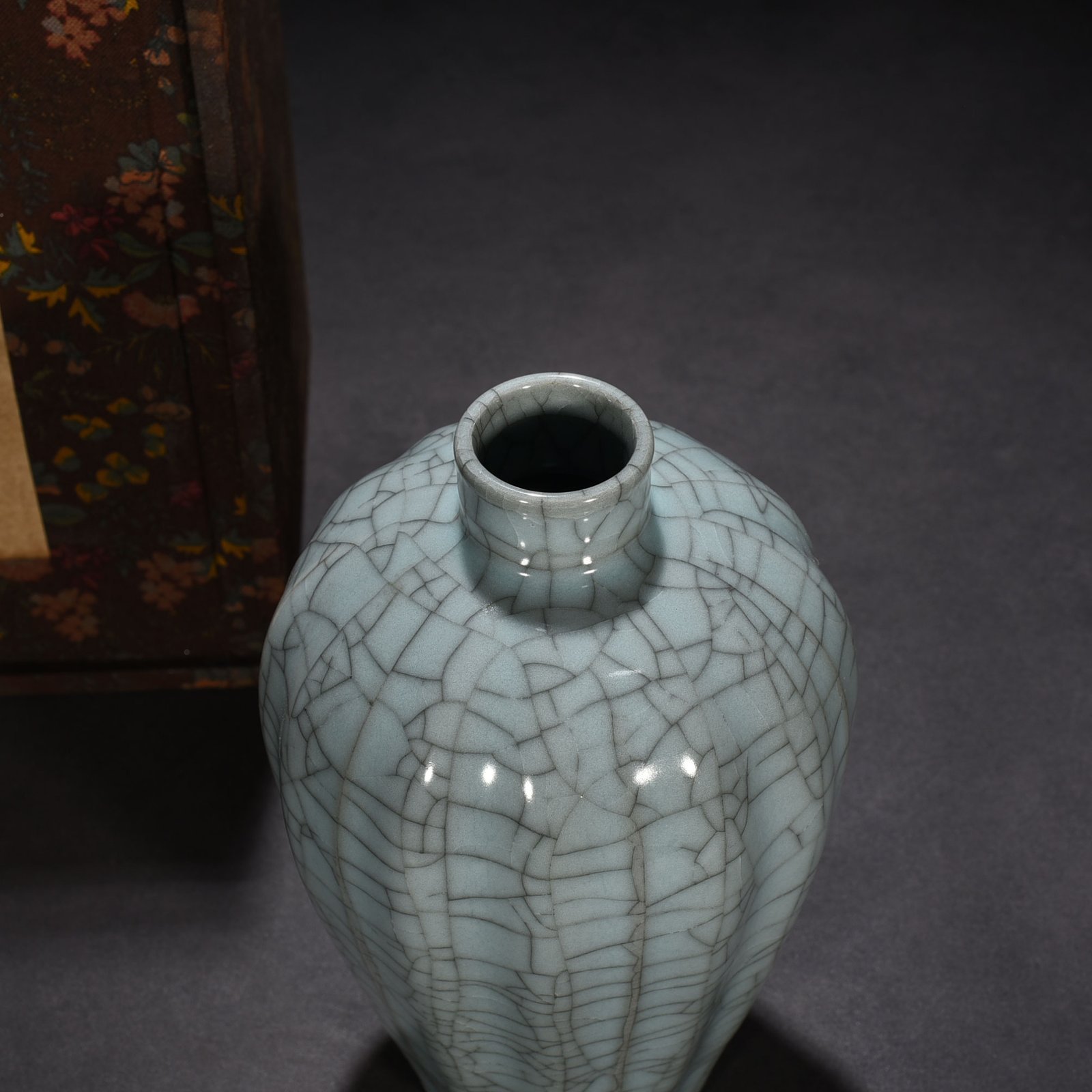 Song Dynasty official kiln melon plum vase