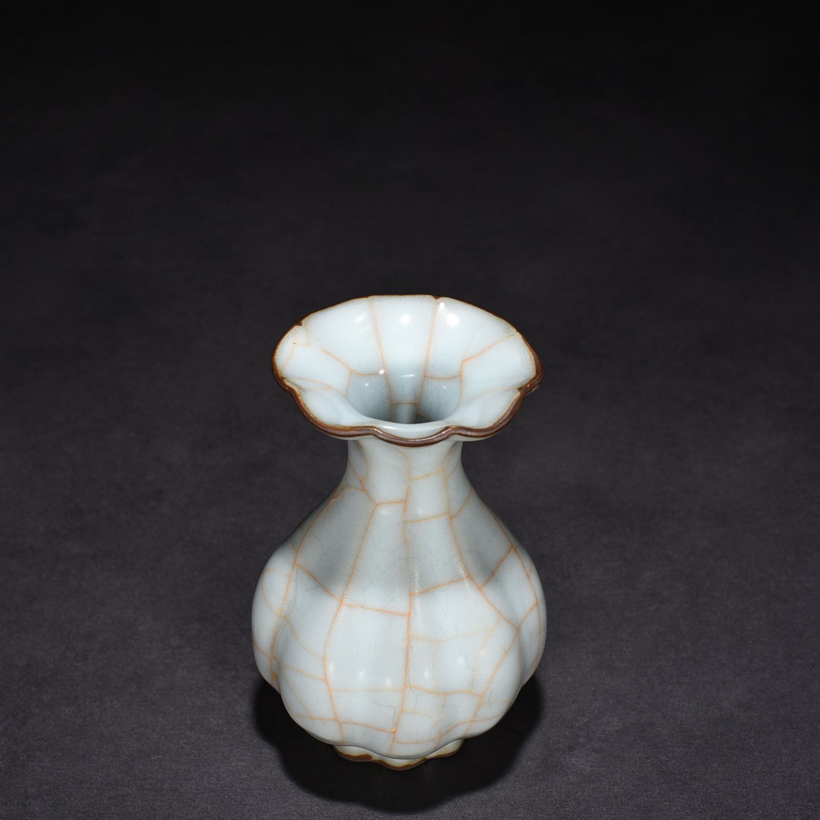 Song Dynasty official kiln melon vase